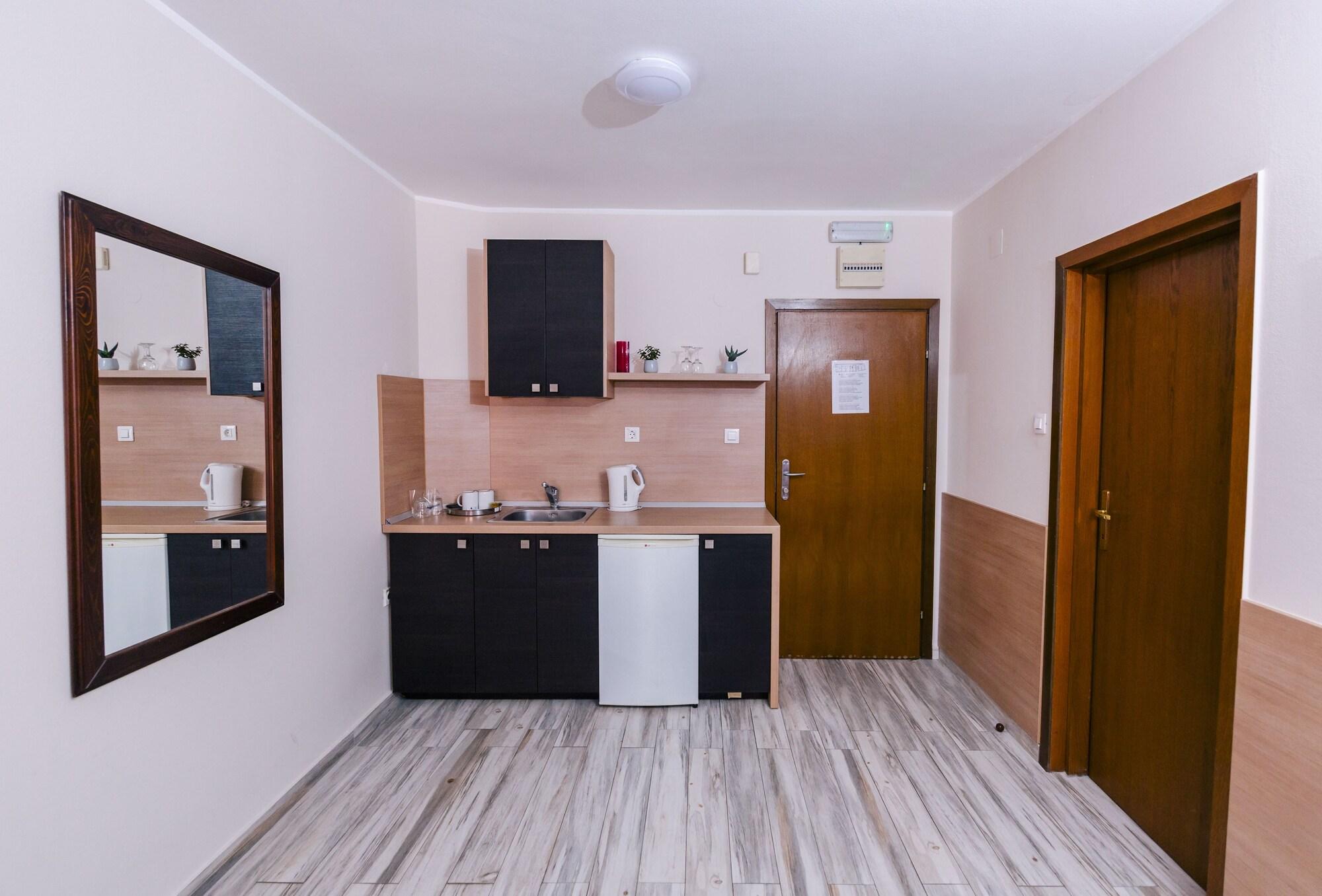 Veliki Garni Hotel Novi Sad Exteriör bild