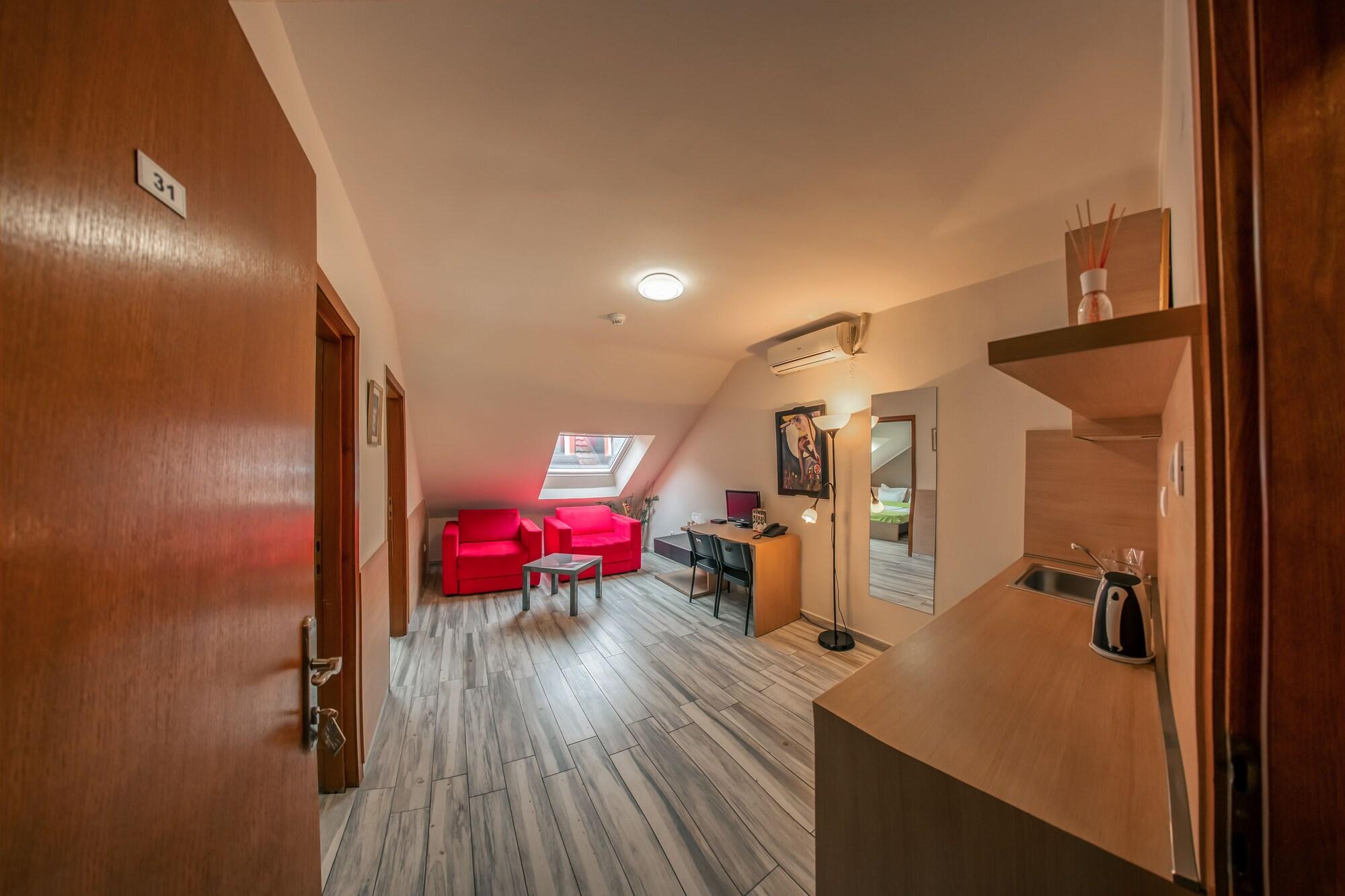 Veliki Garni Hotel Novi Sad Exteriör bild