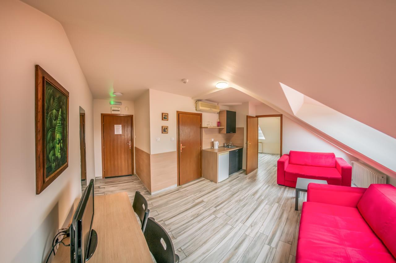 Veliki Garni Hotel Novi Sad Exteriör bild